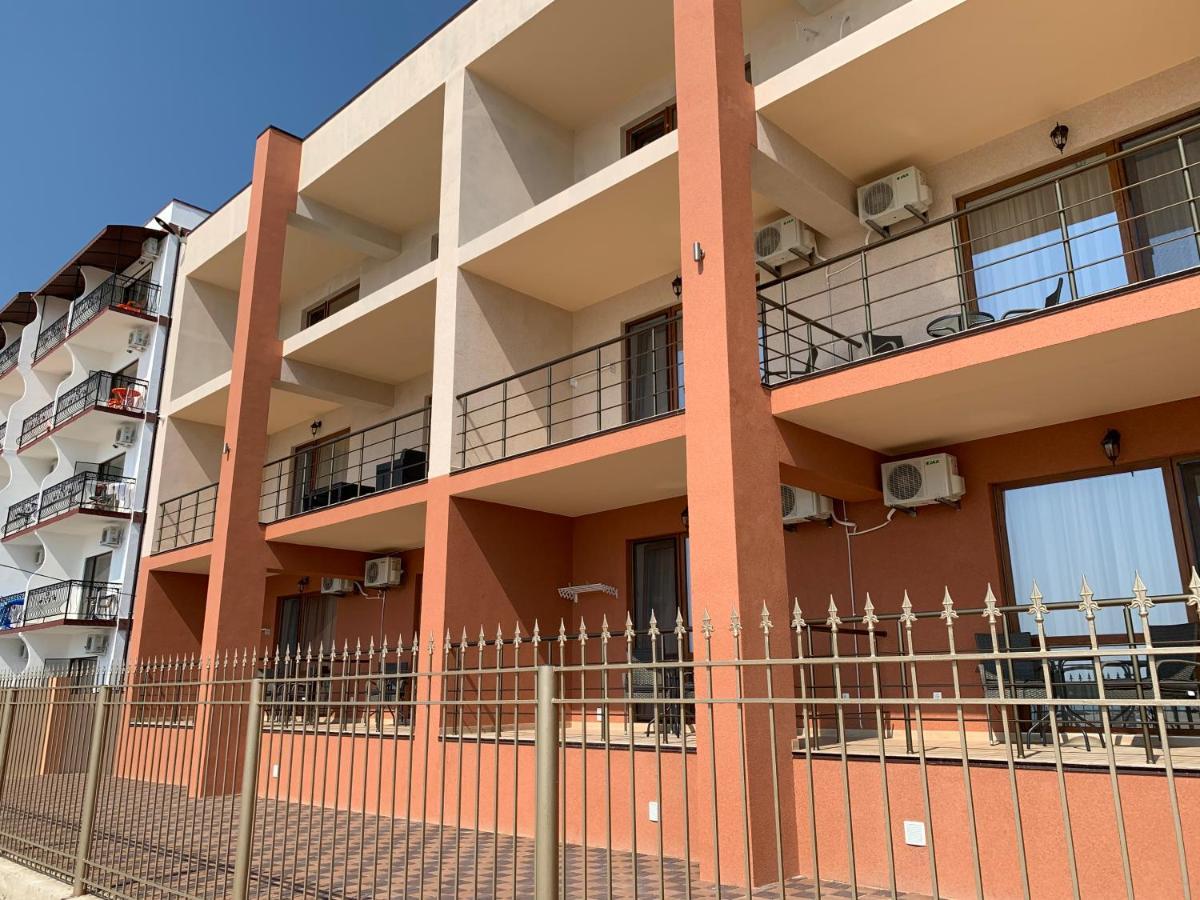 Три Слона Hotel Zatoka Exterior foto